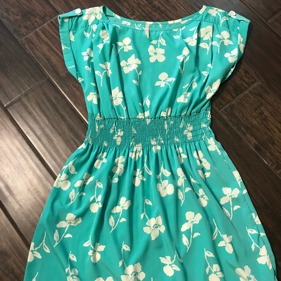 Green floral boutique dress - Picture 1 of 3